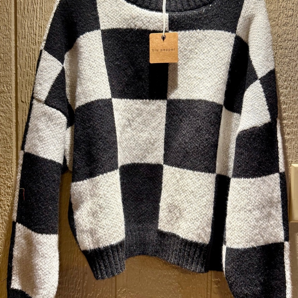 Blu Pepper Black & White Checkered
Sweater Women's Medium | Mock Neck | NWT